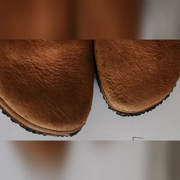 Genuine Leather Moccasin Boots with wool inserts on footbed - Picture 12 of 14